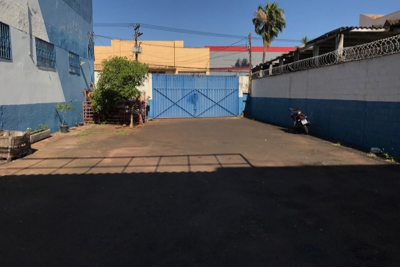 Pátio de entrada da Furlan Auto Vidros em Ribeirão Preto